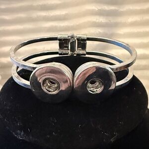 Elegant Silver Ginger Snap Bracelet